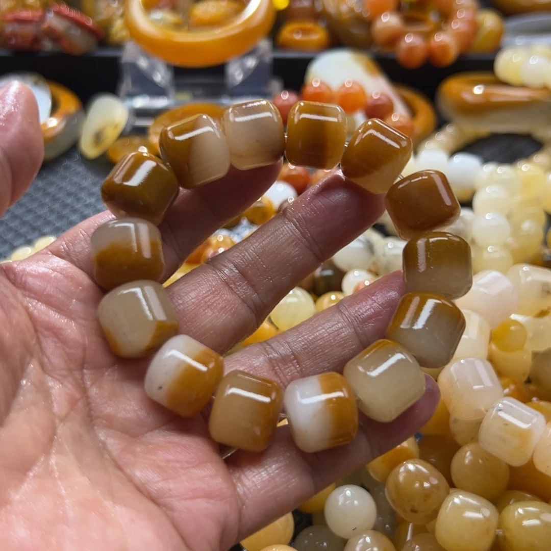 石英质玉未镶嵌颈饰