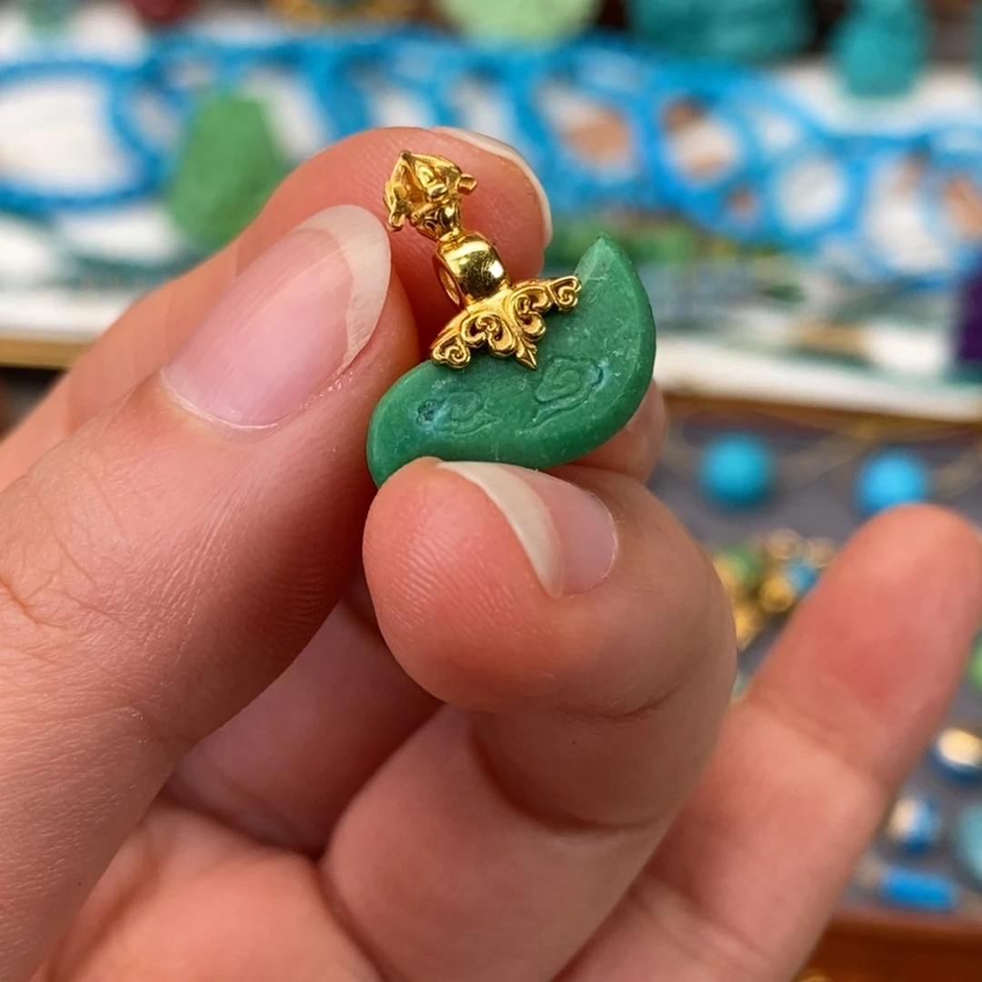 绿松石18K金镶嵌钺刀