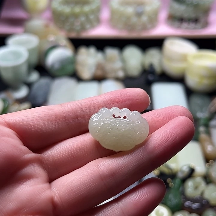 和田玉（糖玉）未镶嵌颈饰