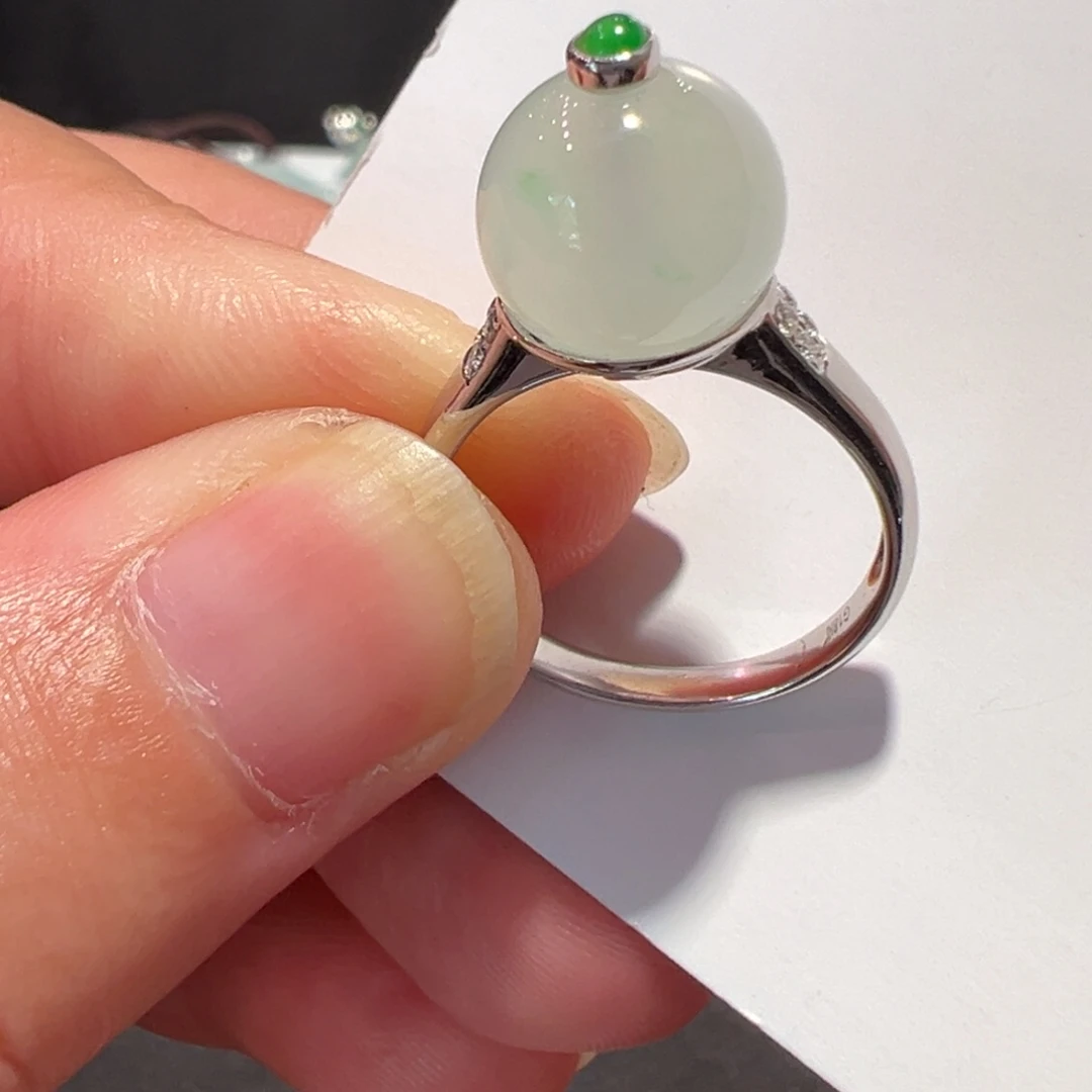 翡翠18K金镶嵌颈饰戒指