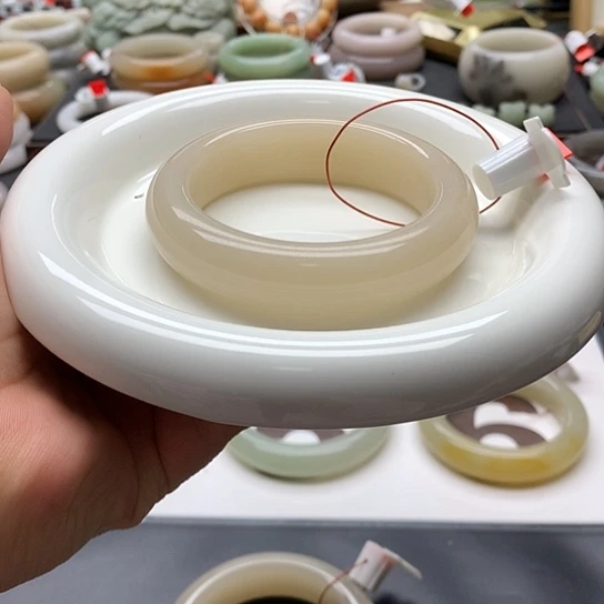 石英质玉手镯未镶嵌