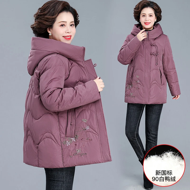 妈妈冬装羽绒服2025新款中老年人秋冬女士加厚白鸭绒棉袄绣花外套