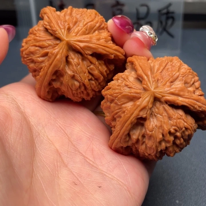 乔***涛吊坠文玩核桃白狮子