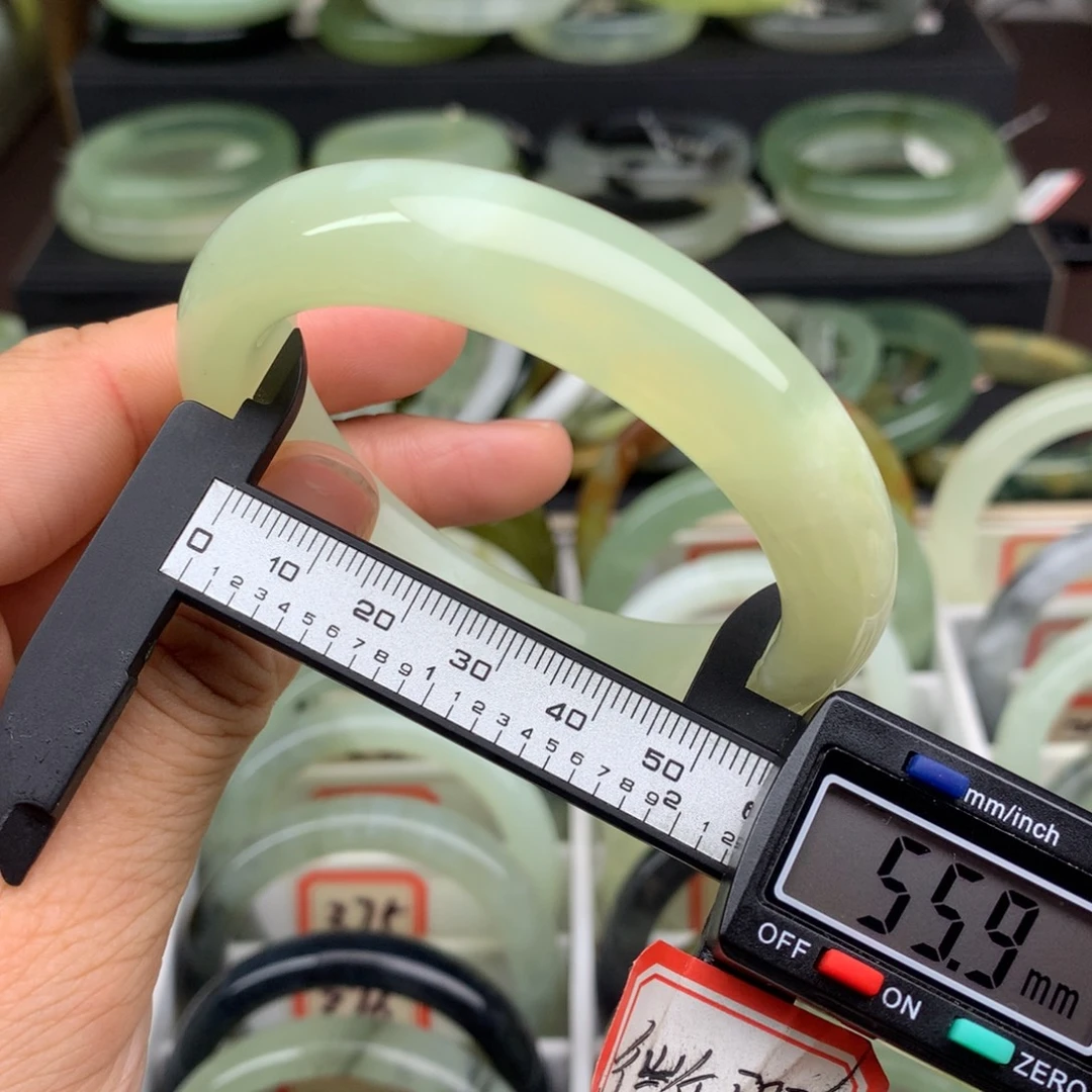 蛇纹石玉未镶嵌手镯392