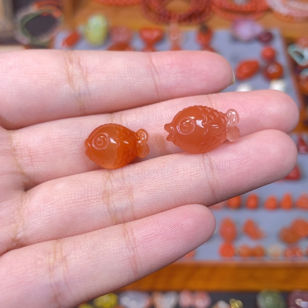 马***功南红玛瑙未镶嵌嘟嘟鱼