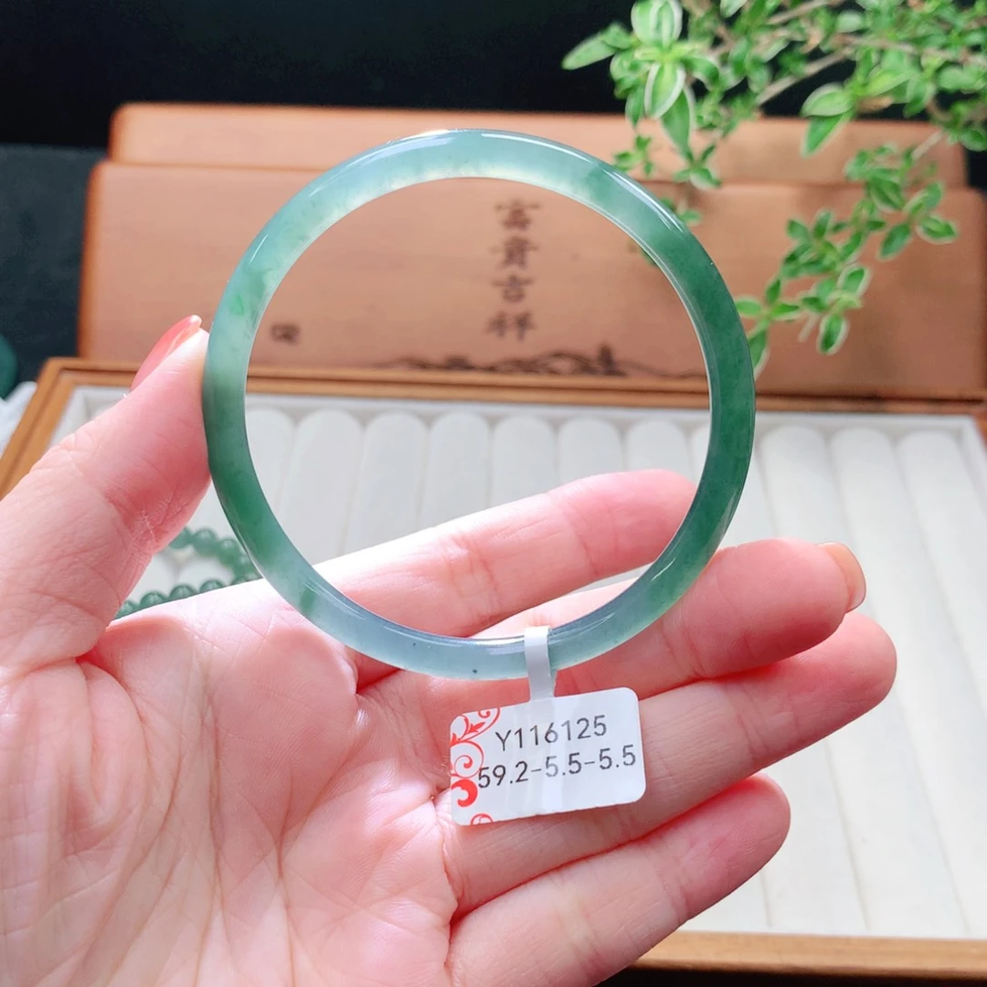 未镶嵌手镯（圆镯）翡翠