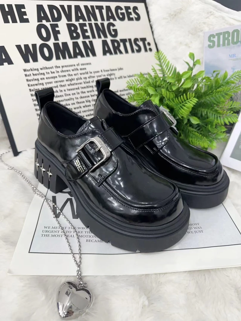 【潮鞋】新款黑色英伦风酷感扣钉装饰显瘦魔术贴一脚蹬厚底乐福鞋