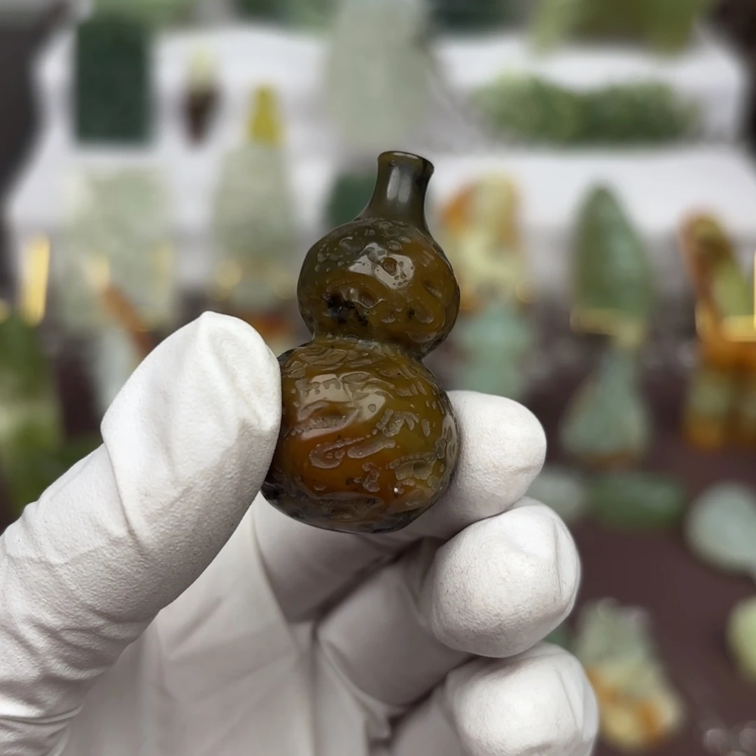 蛇纹石玉颈饰未镶嵌