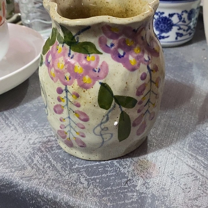 紫藤花花瓶绿叶花