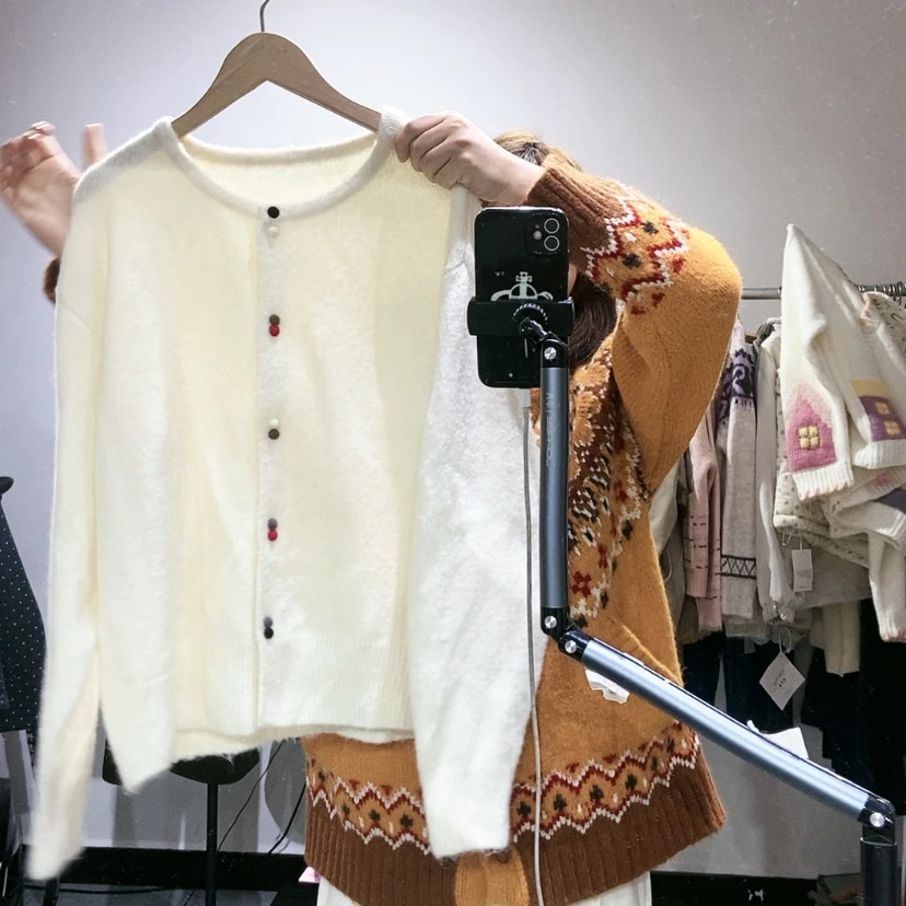 【闪购商品】米白开衫