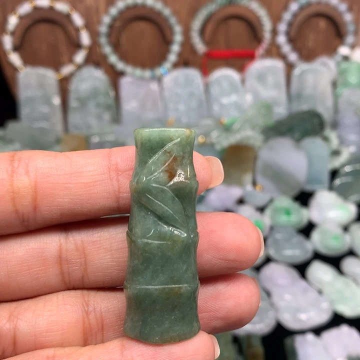 翡翠未镶嵌颈饰11