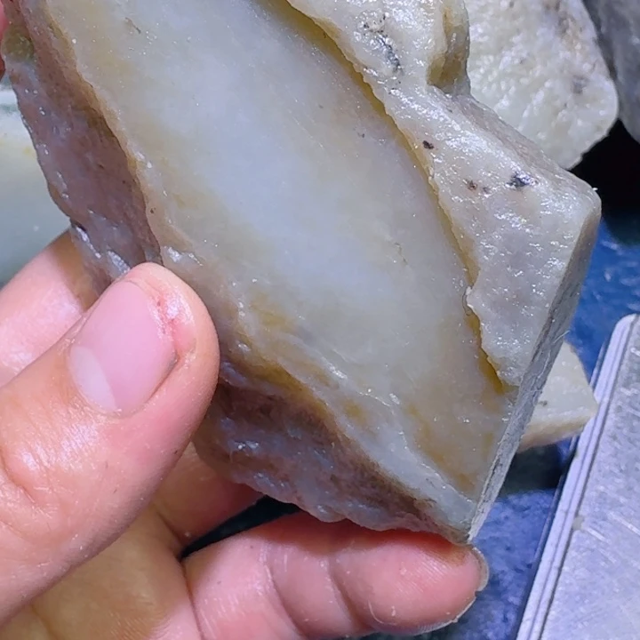 和田玉未镶嵌珠宝半成品