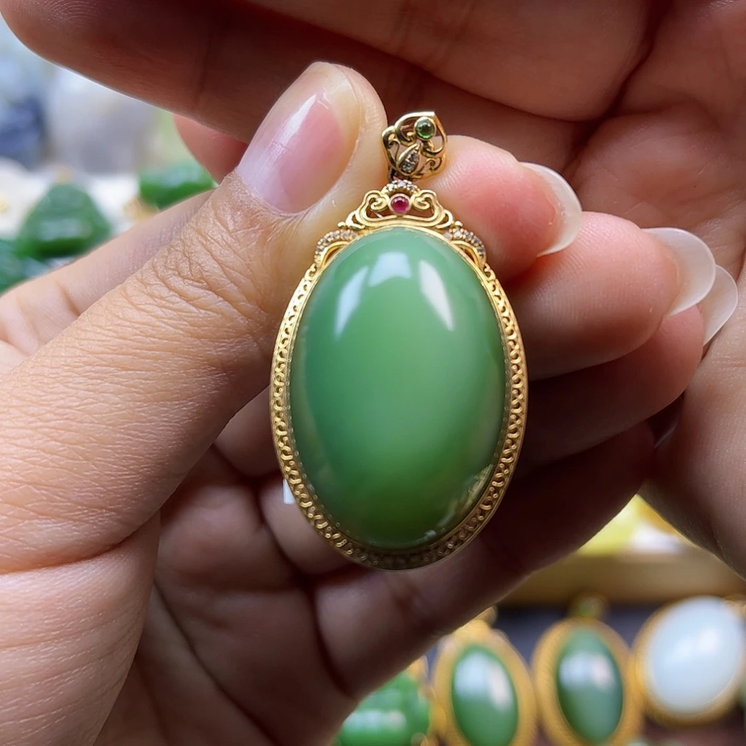 和田玉18K金镶嵌颈饰