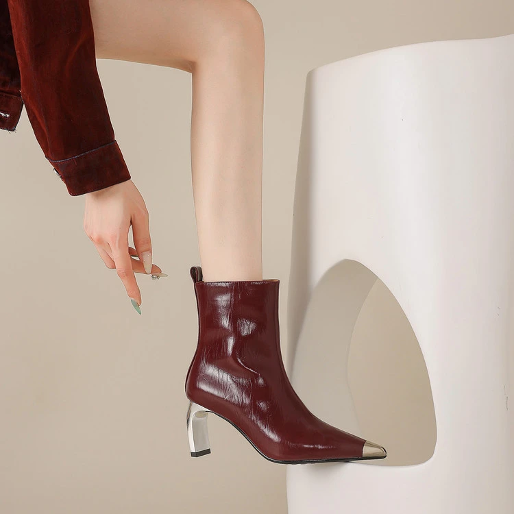 御姐范压花牛皮尖头7cm电镀跟秋冬上新爆款质感时装短靴