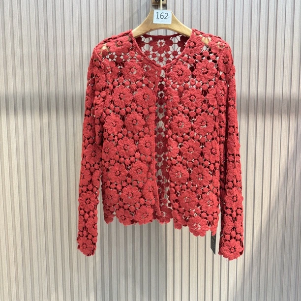 2167 设计款镂空上衣