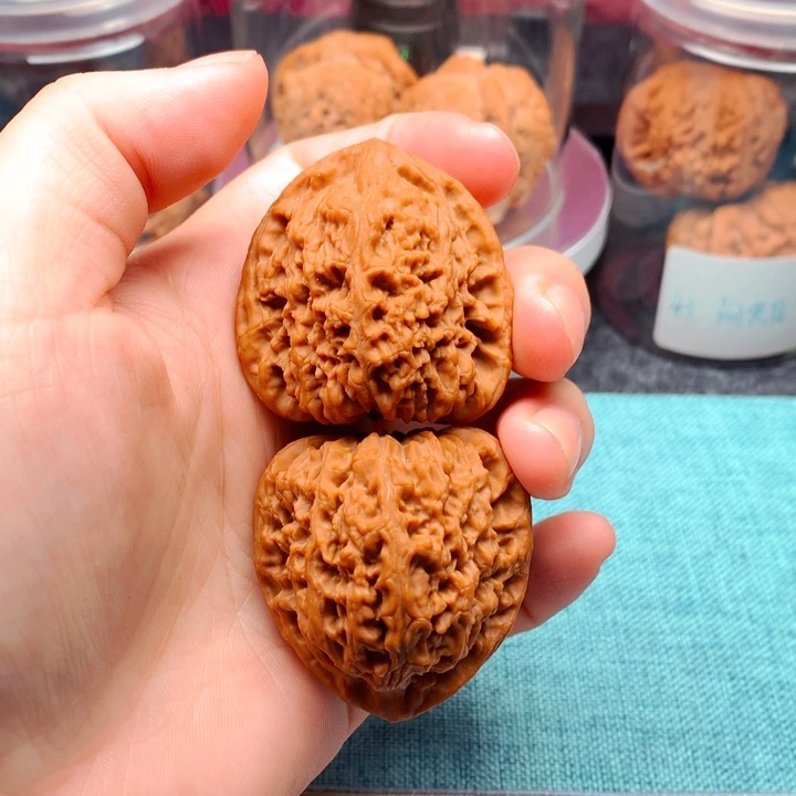 核桃40尺南疆石文玩手把件