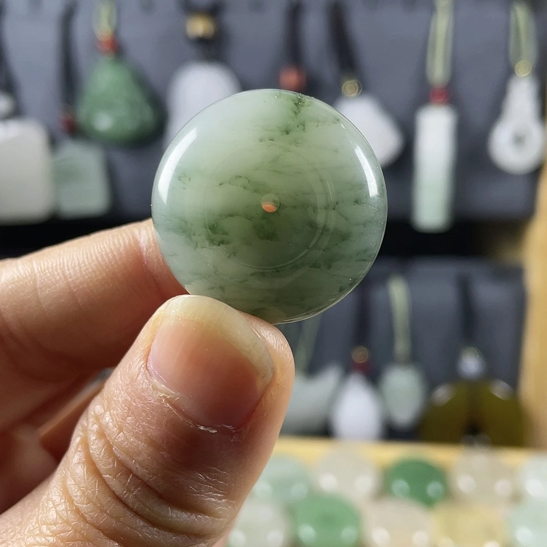 石英质玉（金丝玉）未镶嵌颈饰