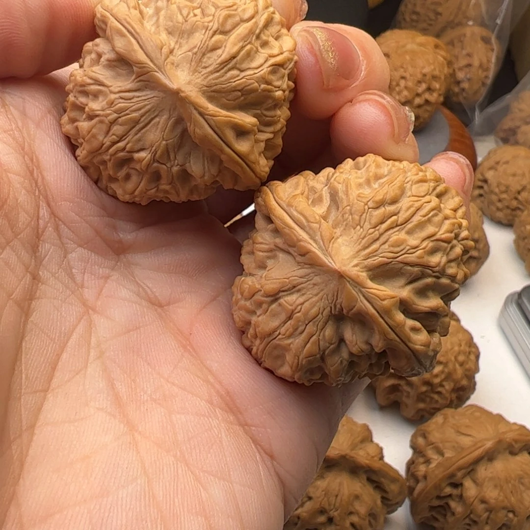 文玩核桃吊坠龙眼元宝34全品