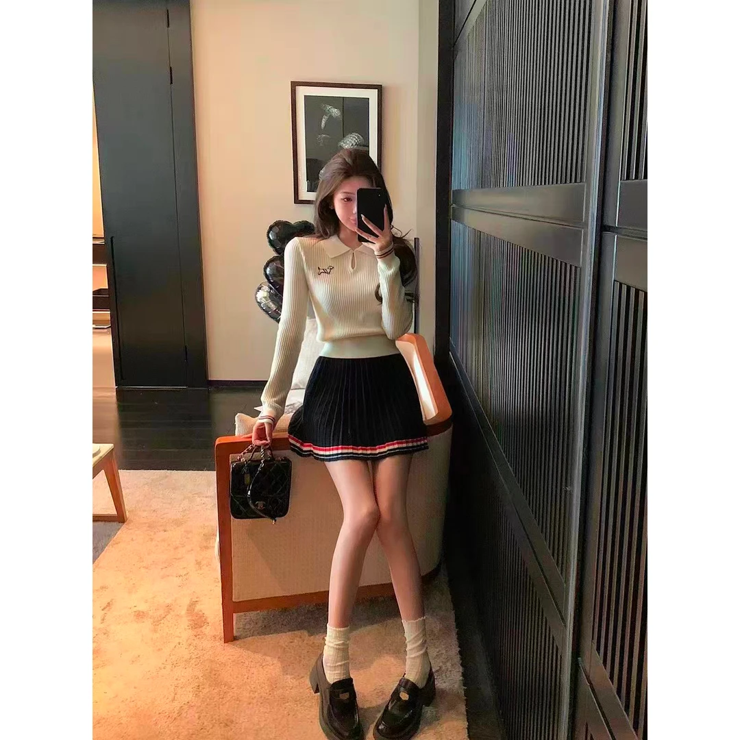 邱肉瑶温柔学院风针织套装女秋季新款气质修身上衣撞色显瘦百褶裙