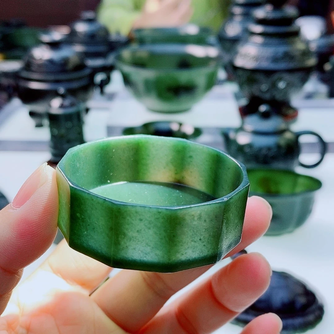 未镶嵌和田玉（青玉）摆件