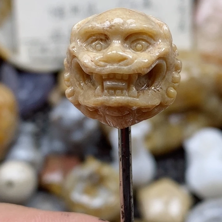 颈饰未镶嵌硅化珊瑚（珊瑚玉）