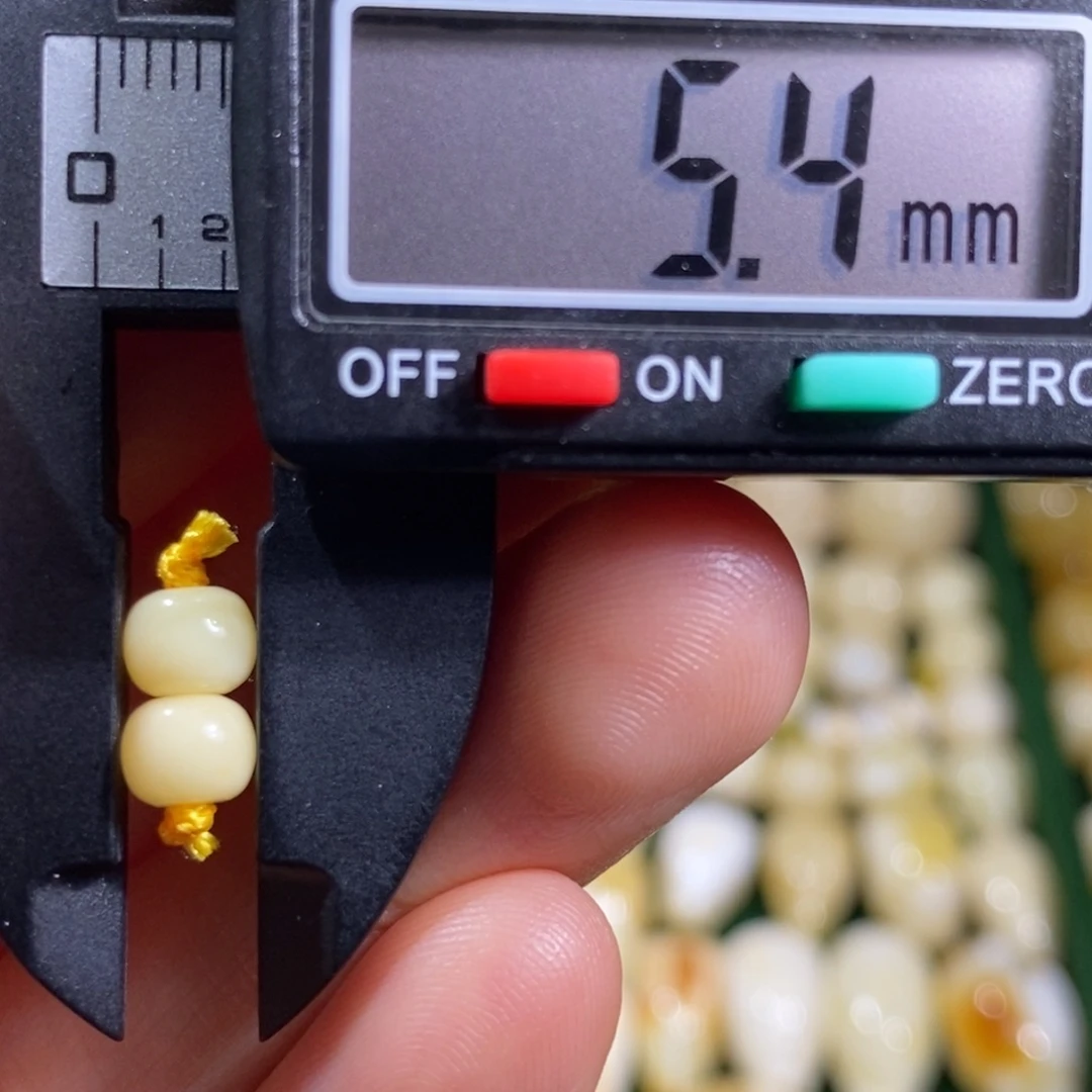 蜜蜡未镶嵌裸石配饰