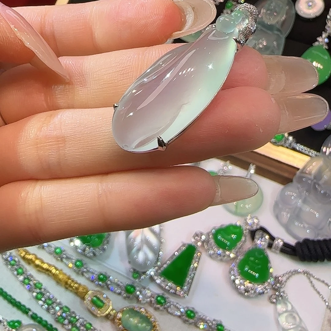 翡翠18K金镶嵌戒指