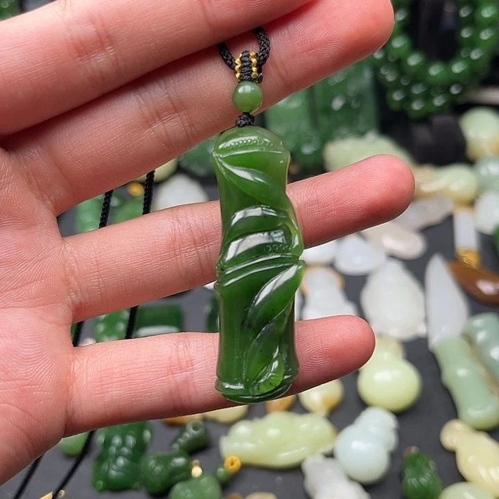 回***忆和田玉未镶嵌颈饰