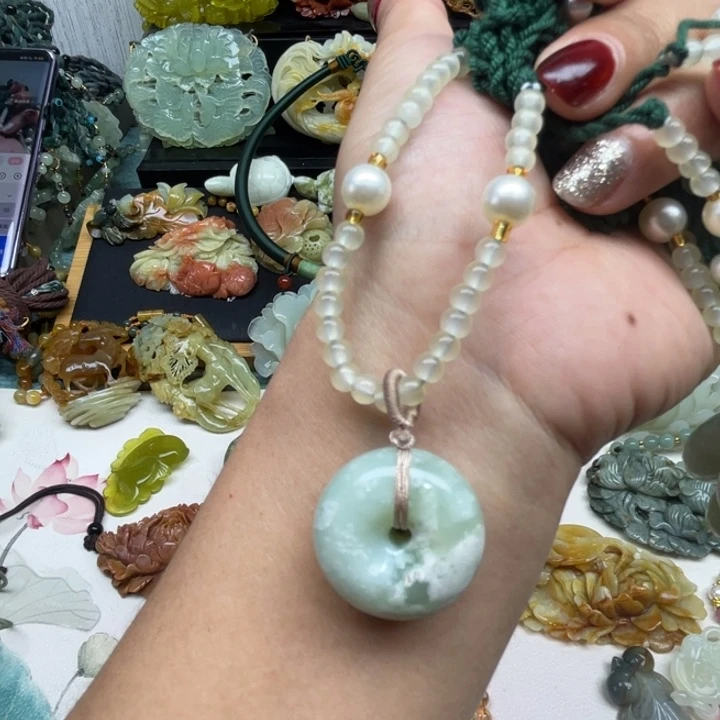 蛇纹石玉未镶嵌颈饰