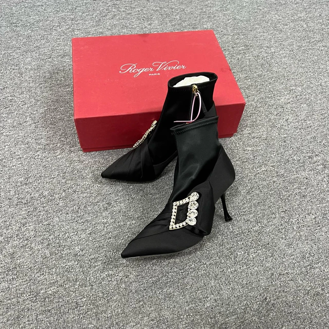 99新 Roger Vivier/罗杰·维威耶 rv钻扣尖头高跟鞋38码