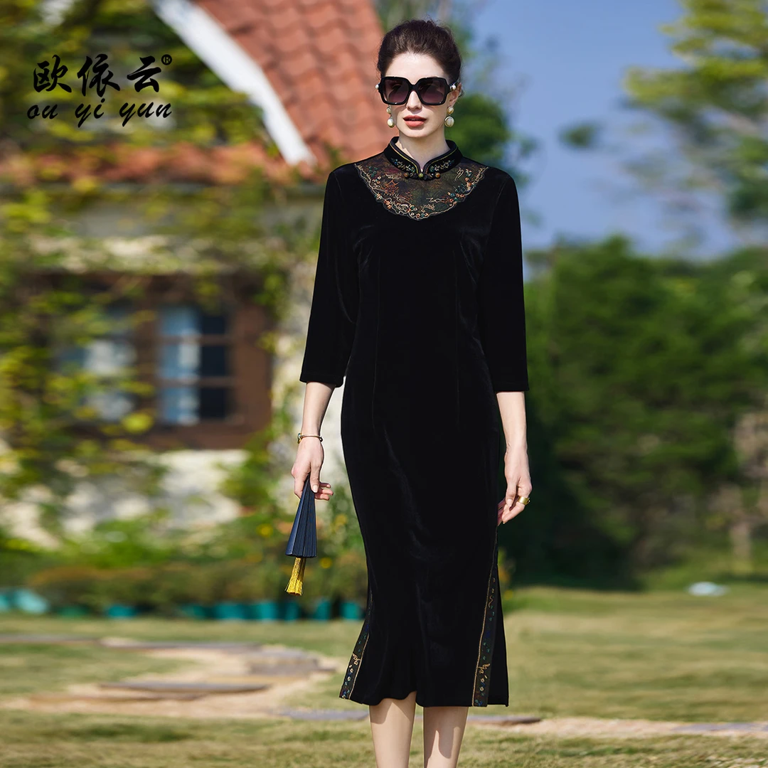 50877欧依云优雅气质丝绒旗袍大码修身显瘦2025春装中年妈妈洋