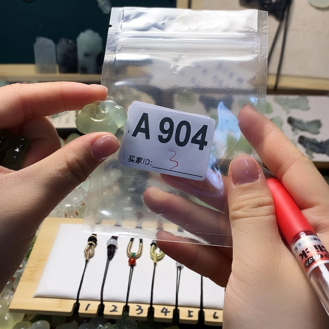 蛇纹石玉合金颈饰小*?
