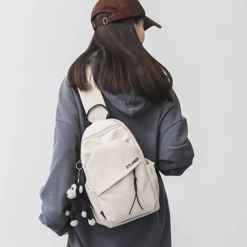 斜挎包女登山包背包挎包2025新款运动女包爬山小胸包轻便旅游包包