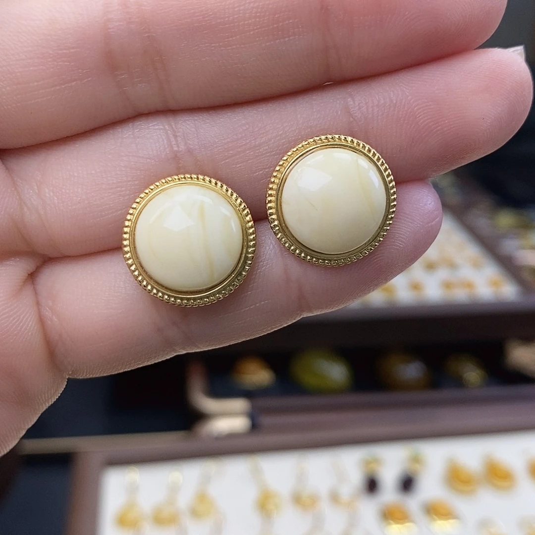 沙***粒琥珀未镶嵌裸石成品