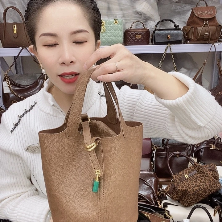 蚕丝小牛剖层皮革PU