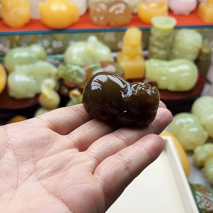 弹***哥石材貔貅吊坠手把摆件