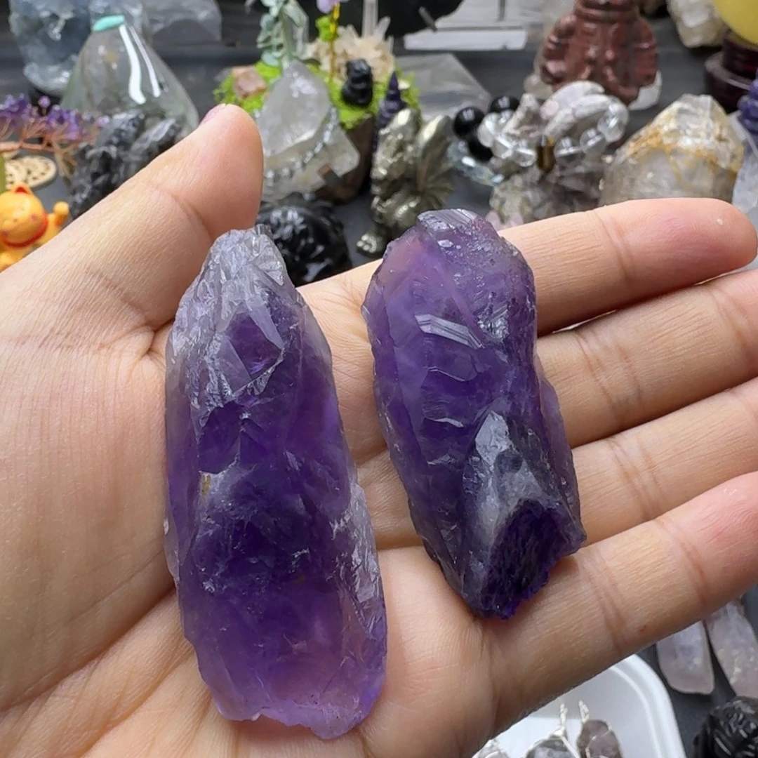 紫晶手握两颗放漏