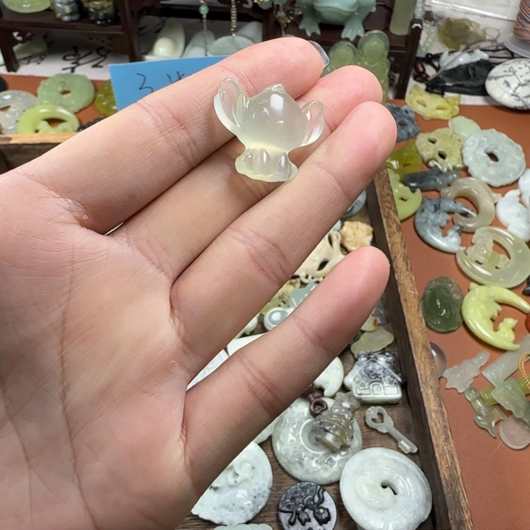 蛇纹石玉未镶嵌颈饰史迪仔