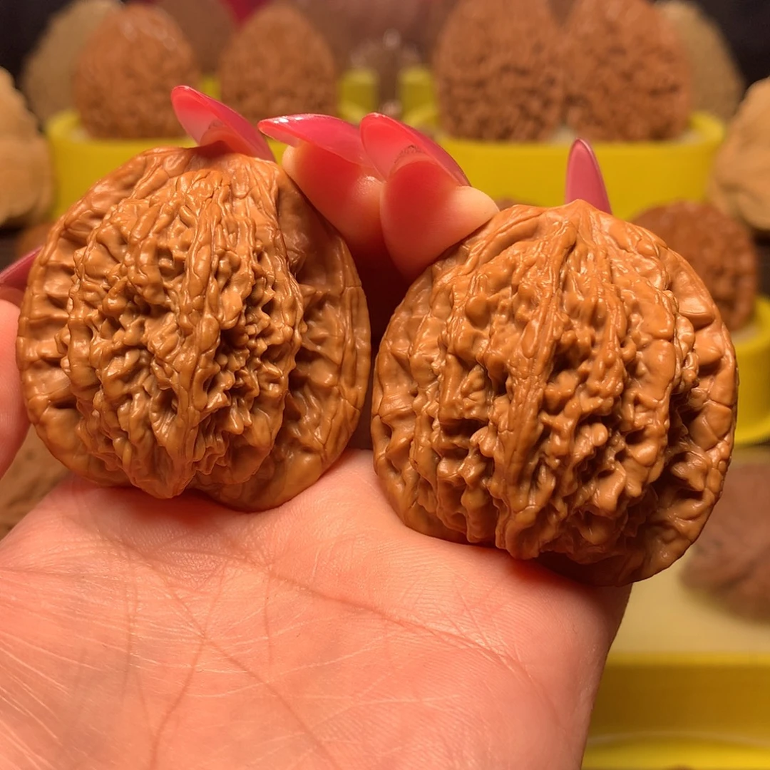 *****文玩核桃吊坠粗筋虎头全品43