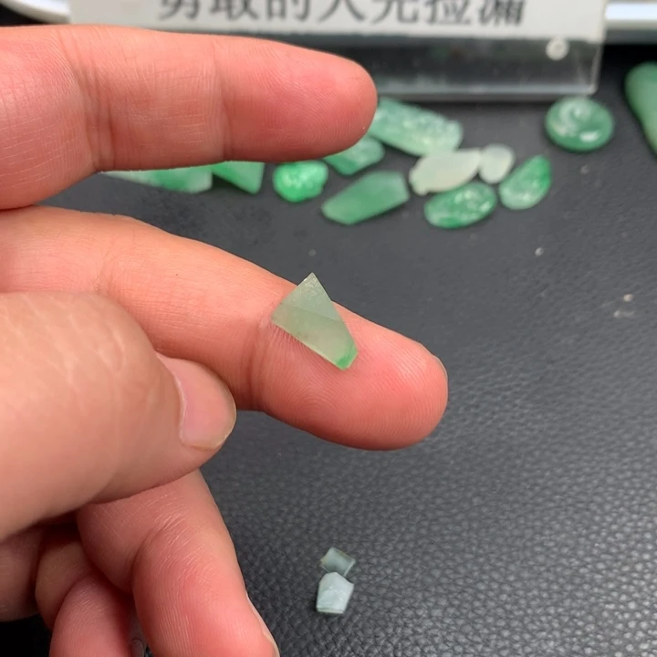 卜***吉未镶嵌定制翡翠材料定制