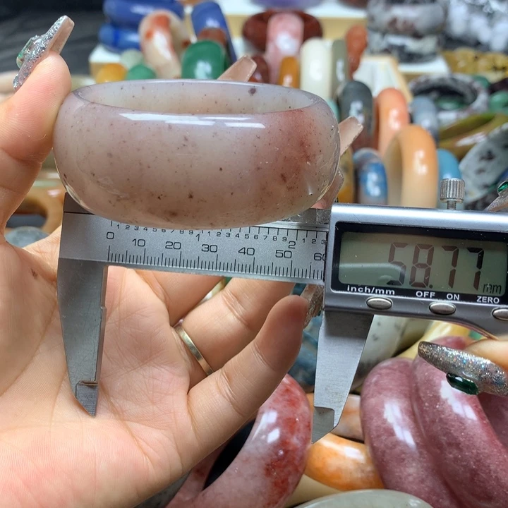 未镶嵌手镯石英质玉
