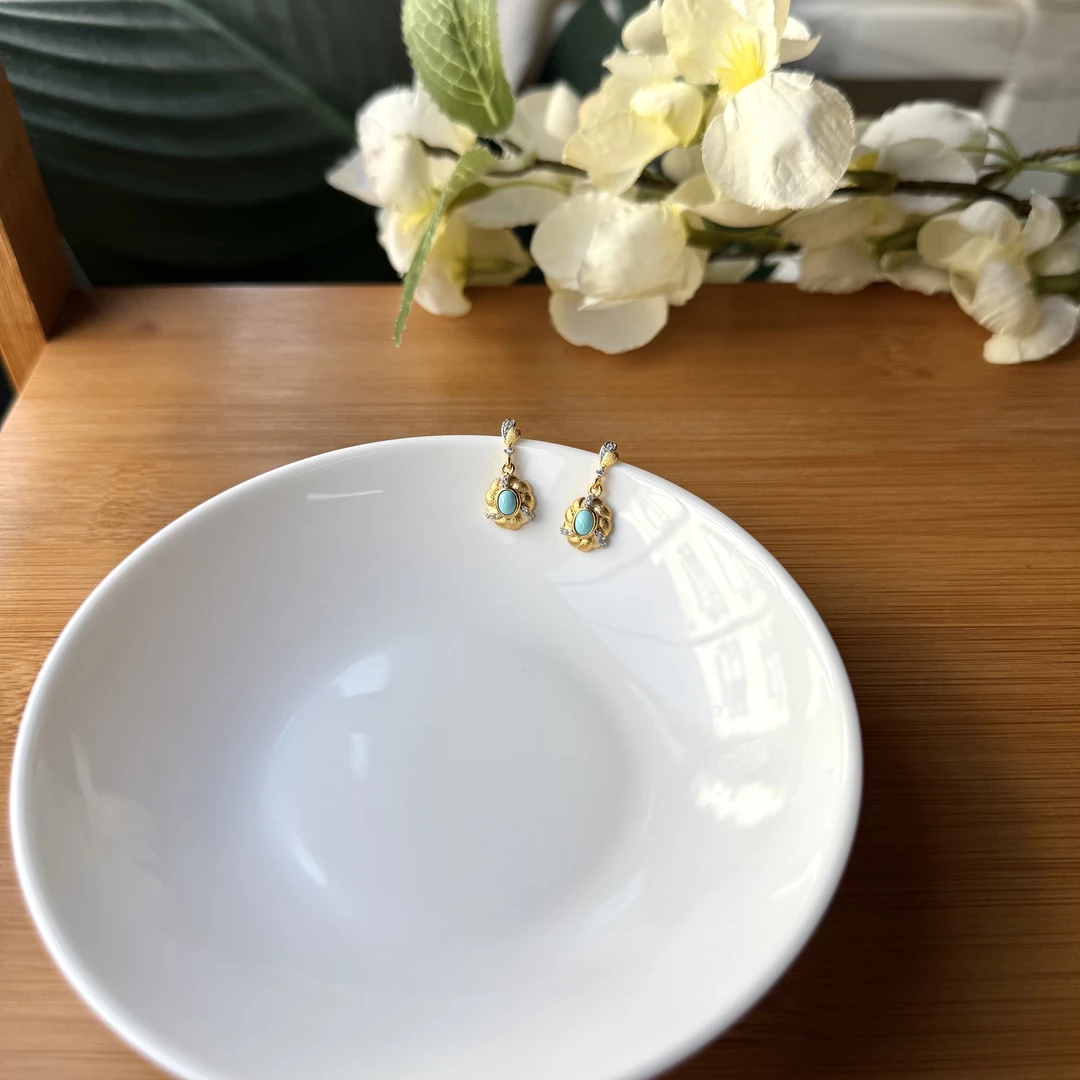 【珠宝厂长】约3*4mm绿松石蛋面S925银镀金耳钉