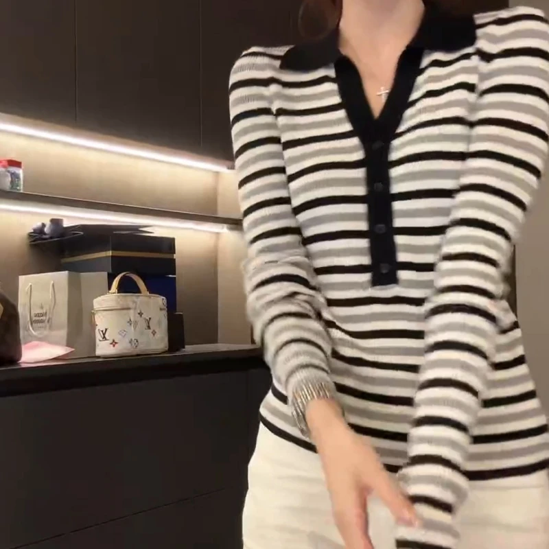 【气质姐姐】撞色翻领长袖针织女上衣LK2507218