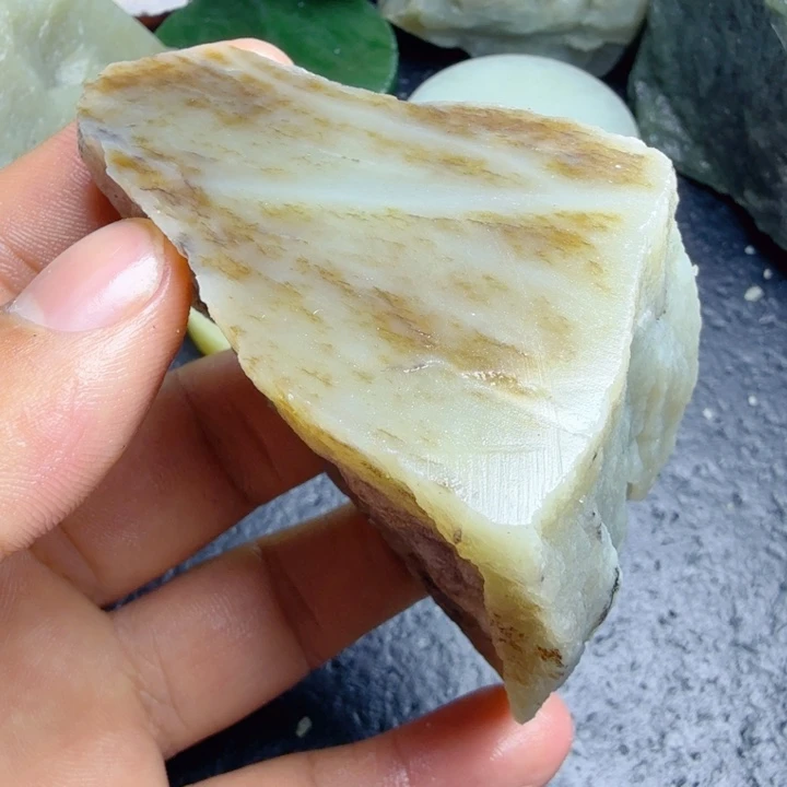 和田玉（糖玉）未镶嵌珠宝奇石