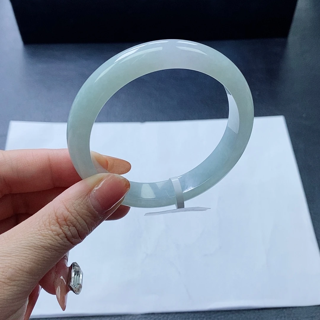 翡翠手镯未镶嵌57.5圈口