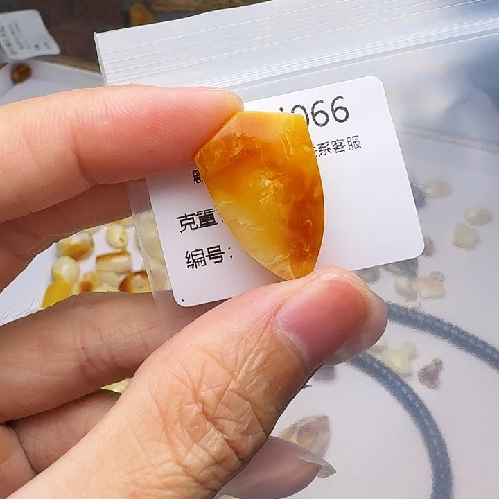琥珀未镶嵌裸石琥珀