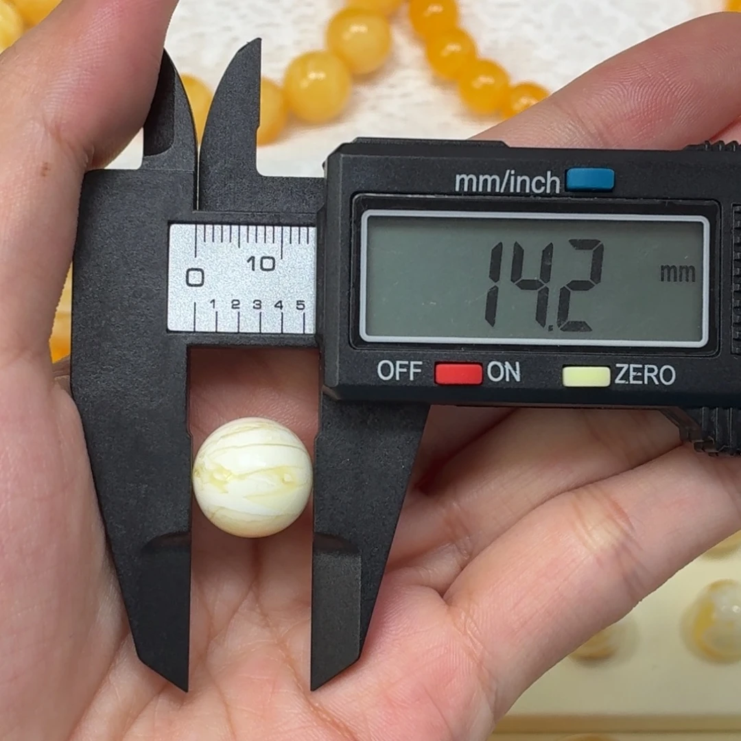 琥珀未镶嵌颈饰乌料沁色白蜡虎皮纹14mm