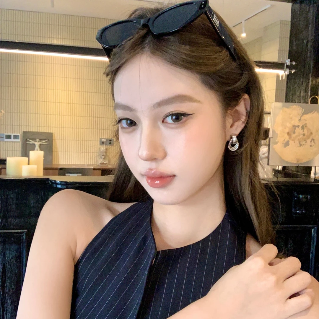 合金耳饰 姐系范本 金属双扣麻花耳钉通勤小众独特设计感耳环女