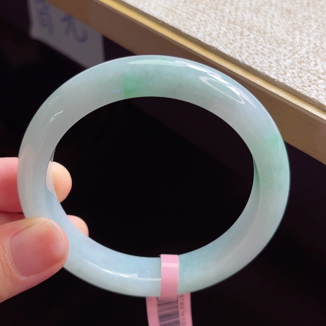 翡翠手镯未镶嵌手镯