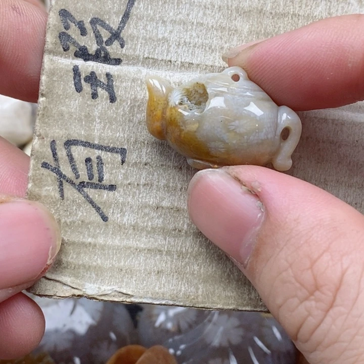 颈饰未镶嵌硅化珊瑚（珊瑚玉）老*小